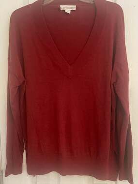 Treasure and Bond VNeck LSleeved Crimson Lightweight Pullover Sweater, A66